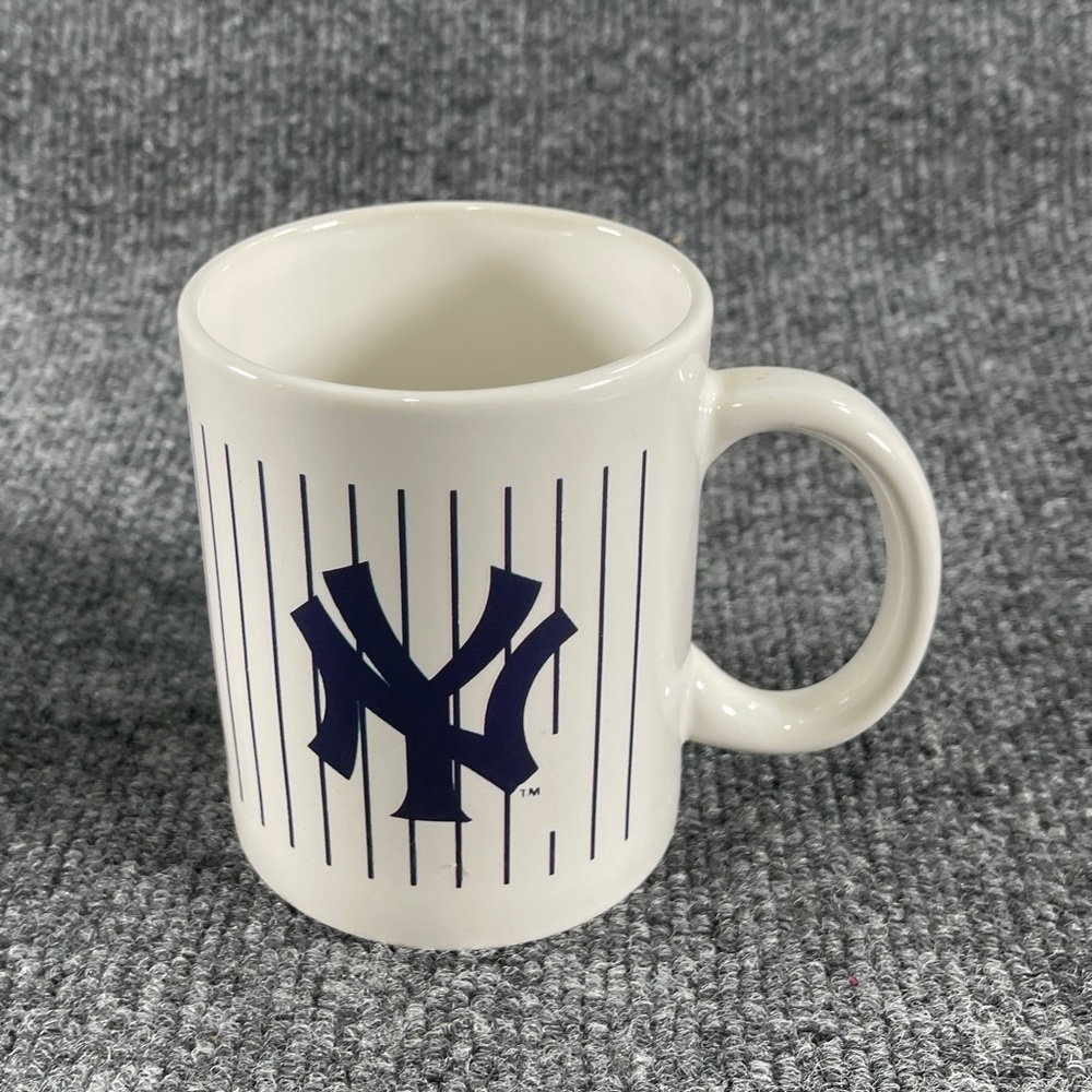 *NY Major League Baseball Hunter MLBP 2013 Ceramic Mug 12 Oz